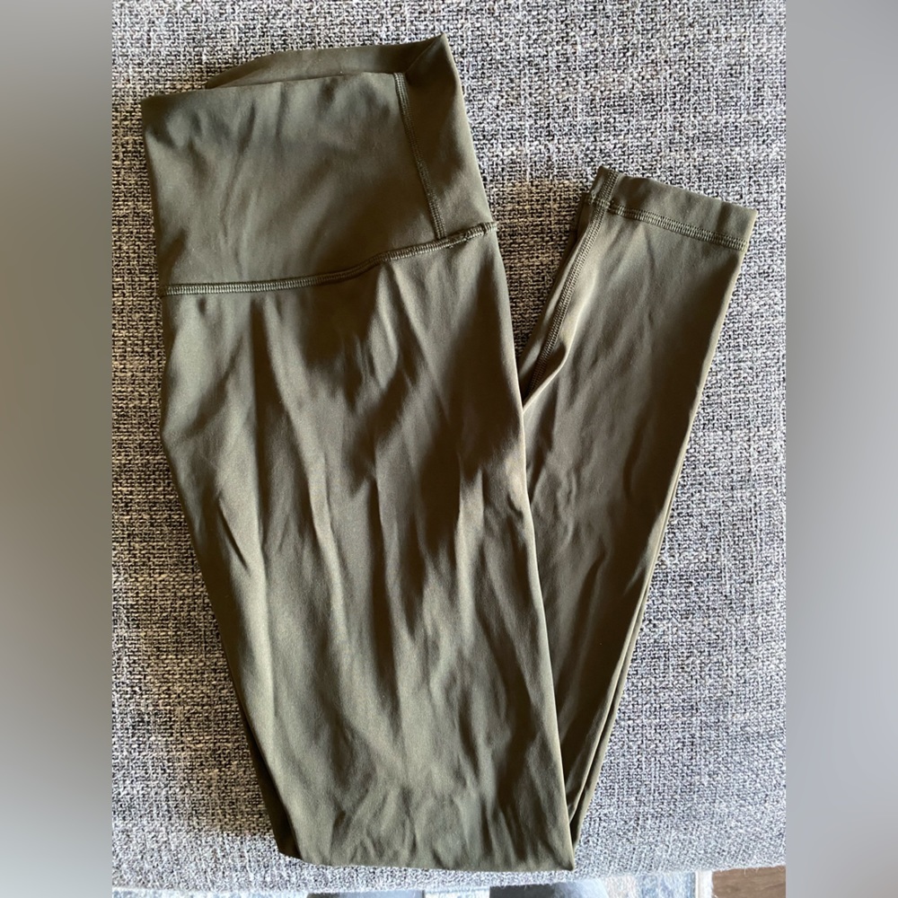 Lululemon High Rise Wunder Under 28” Size 8